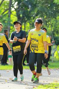 BIB: 0927, 0928
                            <button type="button" onclick="openModal(5129075)" class="btn btn-primary btn-sm float-right btn-popup" data-toggle="modal" data-target=".modal-high-quality">
                        <i class="fas fa-shopping-cart"></i> Add to Cart
                    </button>
                                            <button type="button" onclick="isThisMe(5129075, true)" class="btn btn-success btn-sm float-right btn-popup btn-isme hidden" data-toggle="tooltip" data-placement="bottom" title="นี่คือรูปของคุณใช่ไหม คลิกที่นี่เพื่อเอาเข้าอัลบั้ม">
                        <i class="fas fa-plus"></i> Add to album
                    </button>
                    <button type="button" onclick="isThisMe(5129075, false)" class="btn btn-warning btn-sm float-right btn-popup btn-isnotme hidden">
                        <i class="fas fa-ban"></i> Remove from album
                    </button>